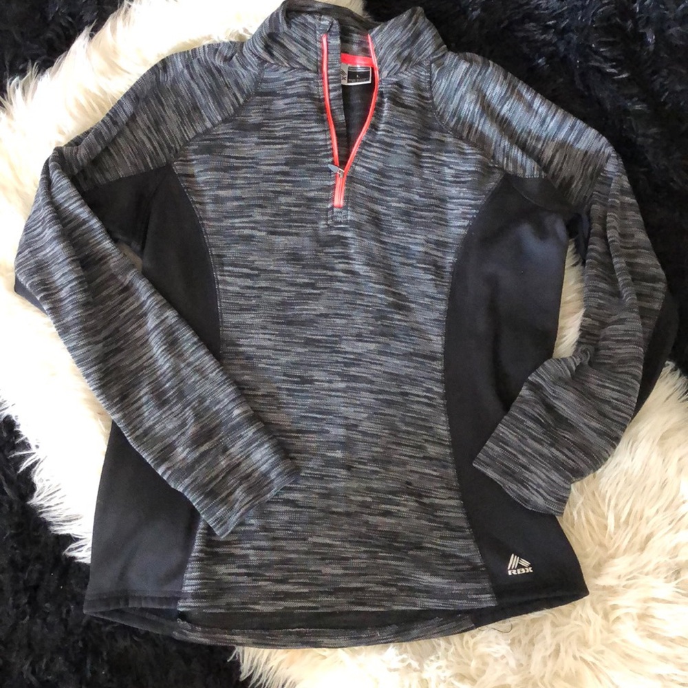 Pullover workout Sweatshirt with pink accent